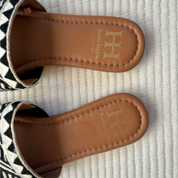 Haute Hippie Women’s Slide Boho Sandals Size 6 Black and Ivory Aztec Print - Picture 6 of 11